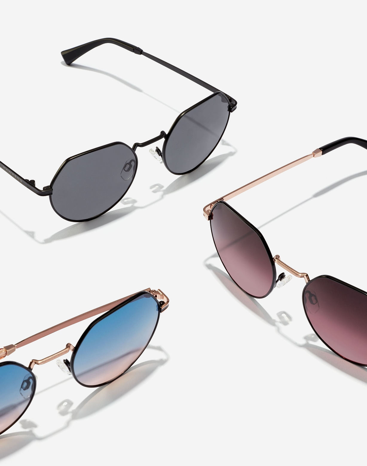 AURA - BLACK 4 AURA - BLACK