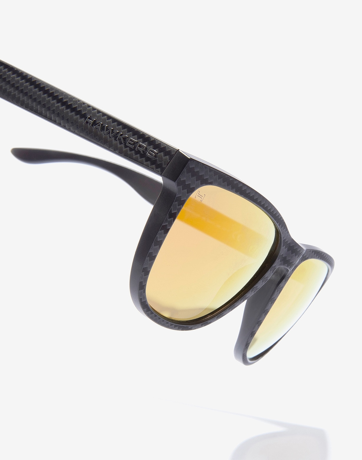 ONE RAW CARBON FIBER - POLARIZED DAYLIGHT 3 ONE RAW CARBON FIBER - POLARIZED DAYLIGHT