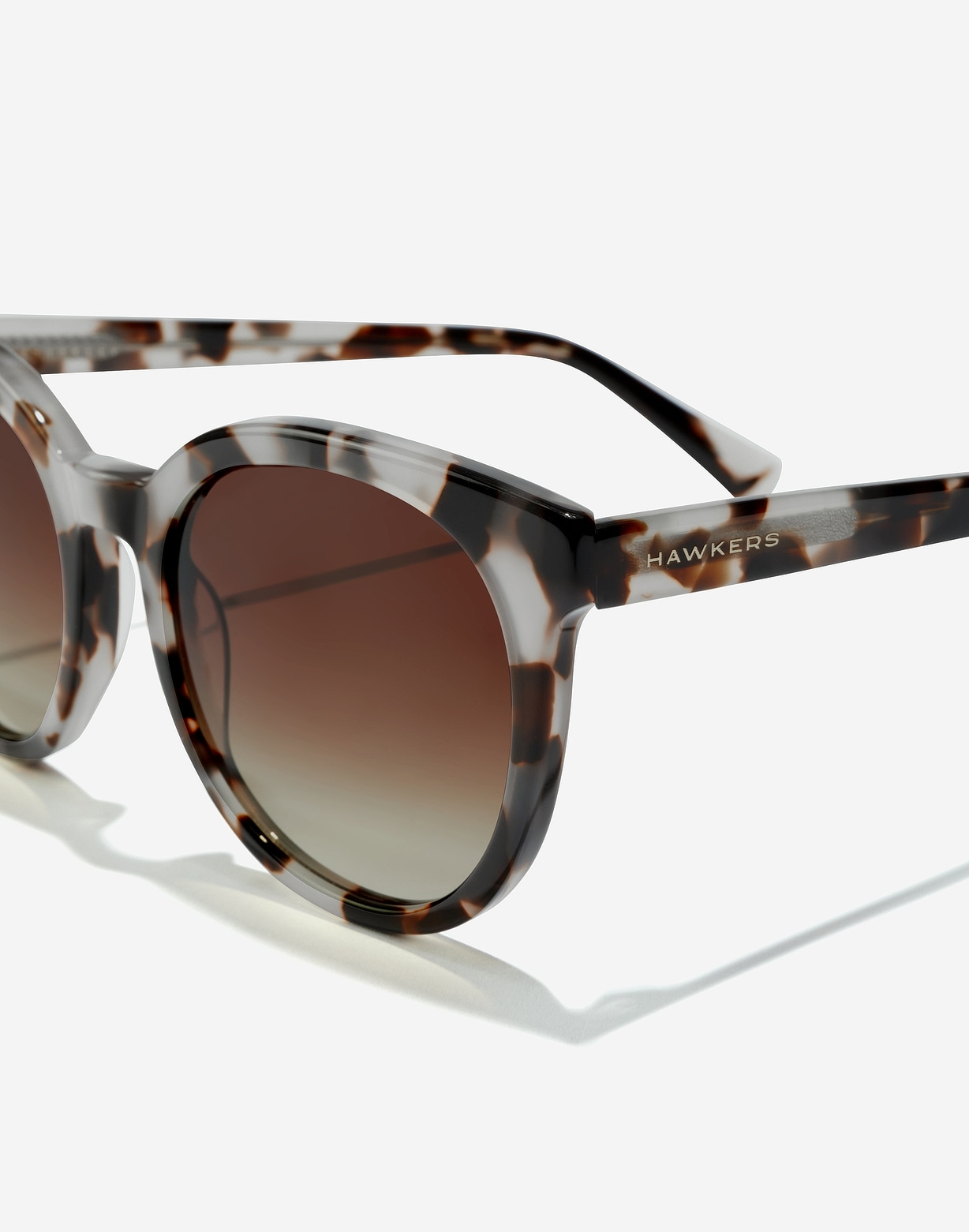 RESORT - LEO BROWN 3 RESORT - LEO BROWN